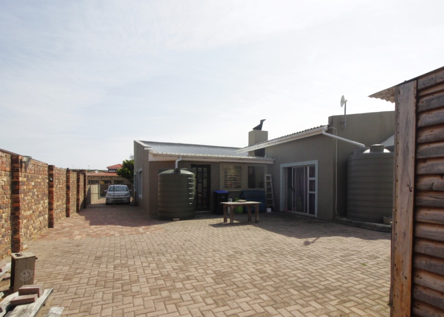 4 Bedroom Property for Sale in Kabeljauws Eastern Cape